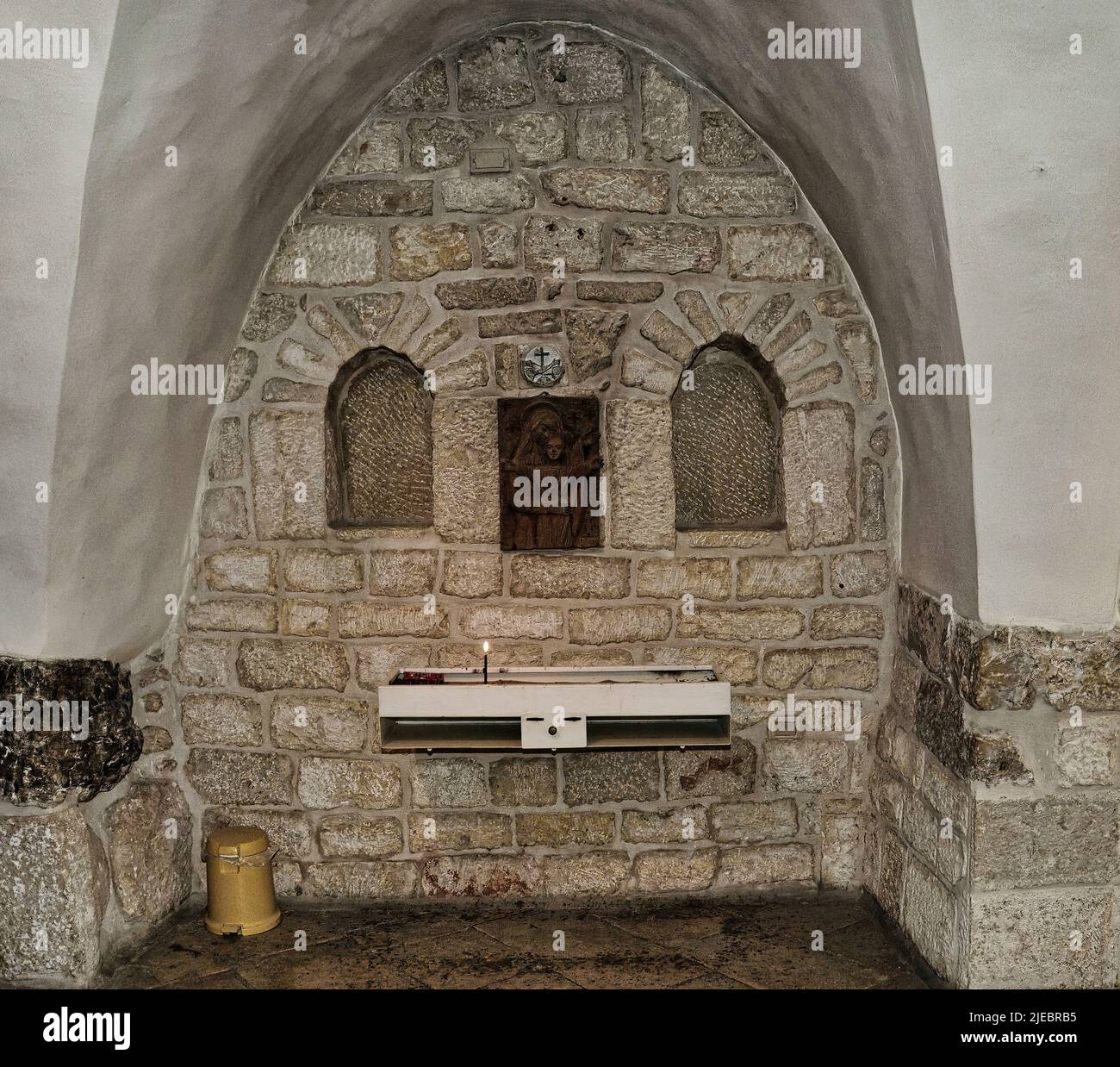 Kapelle der Milchgrotte in Bethlehem, wo viele Frauen seit Jahrhunderten hinfahren, um zur Jungfrau Maria zu beten, damit sie ein Kind bekommen. (1) Stockfoto