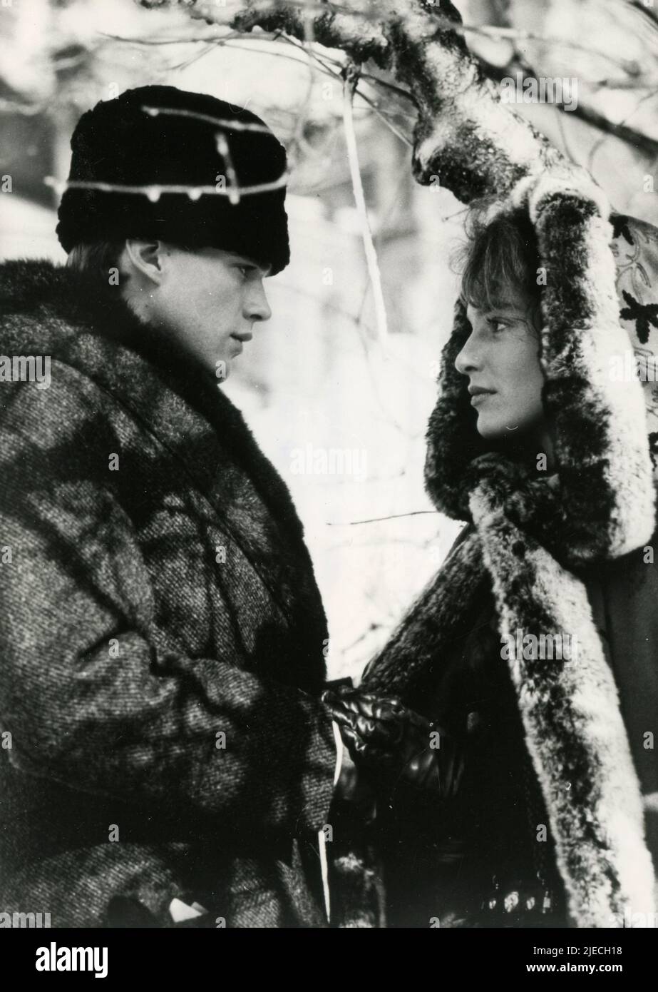 Die englische Schauspielerin Cary Elwes und die Schauspielerin Irina Brook im Film Maschenka, 1987 Stockfoto