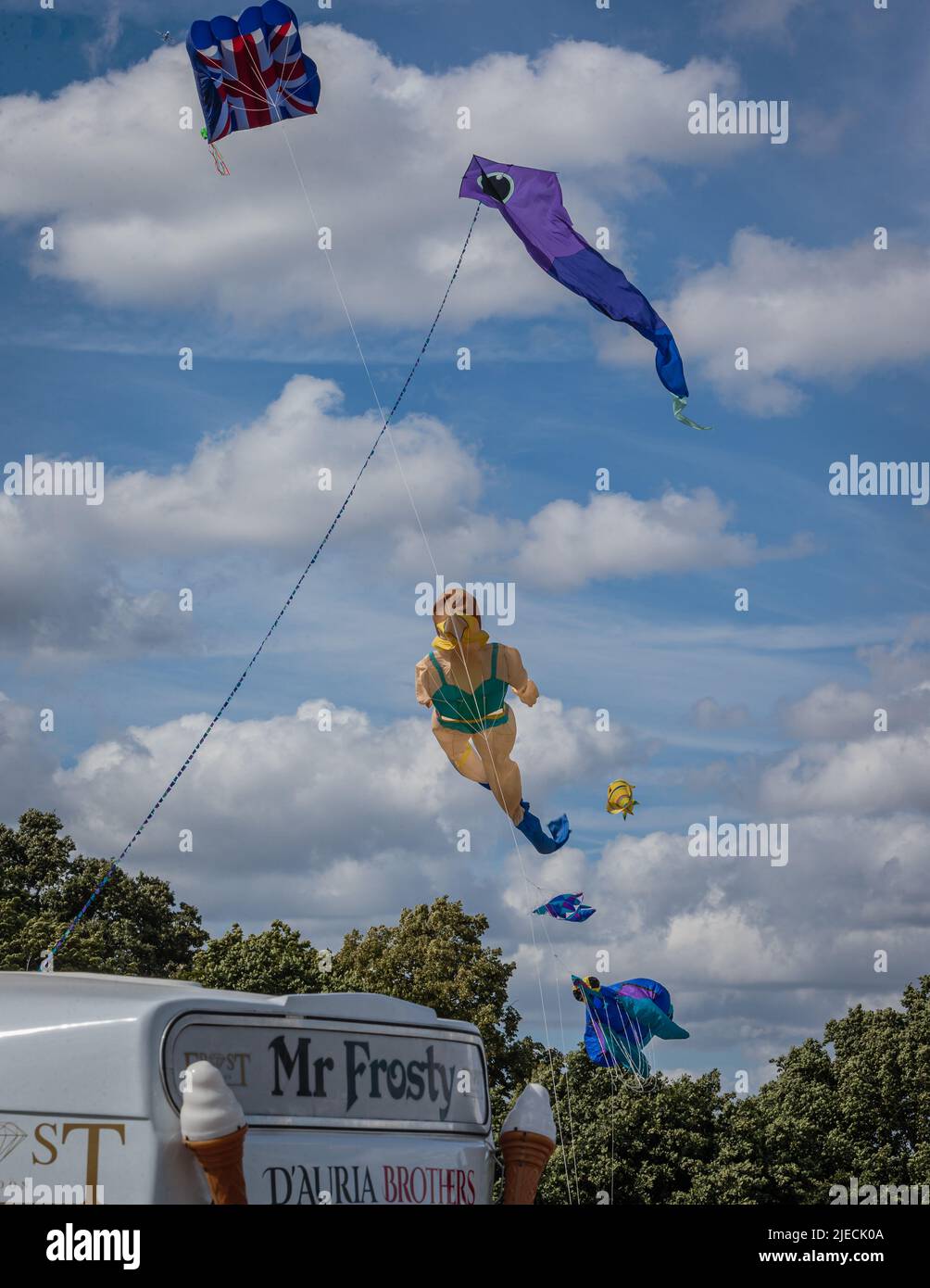 Genießen Sie Eis und 2022 Kite Festival gemeinsam von der Kite Society of Great Britain, der Heath and Hampstead Society und der City of London organisiert. Stockfoto