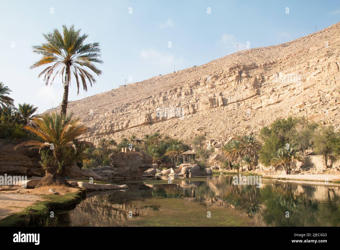 Erfrischender Badebesuch im Wadi Bani Khalid, Oman Stockfoto