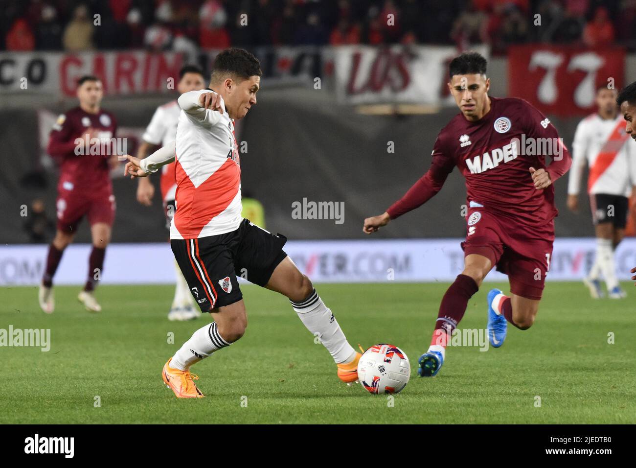 Buenos Aires, Arg - Juni 27. Juan Fernando Quintero von River Plate während eines Liga de FP-Spiels zwischen River und Lanús im Estadio Monumental. Stockfoto