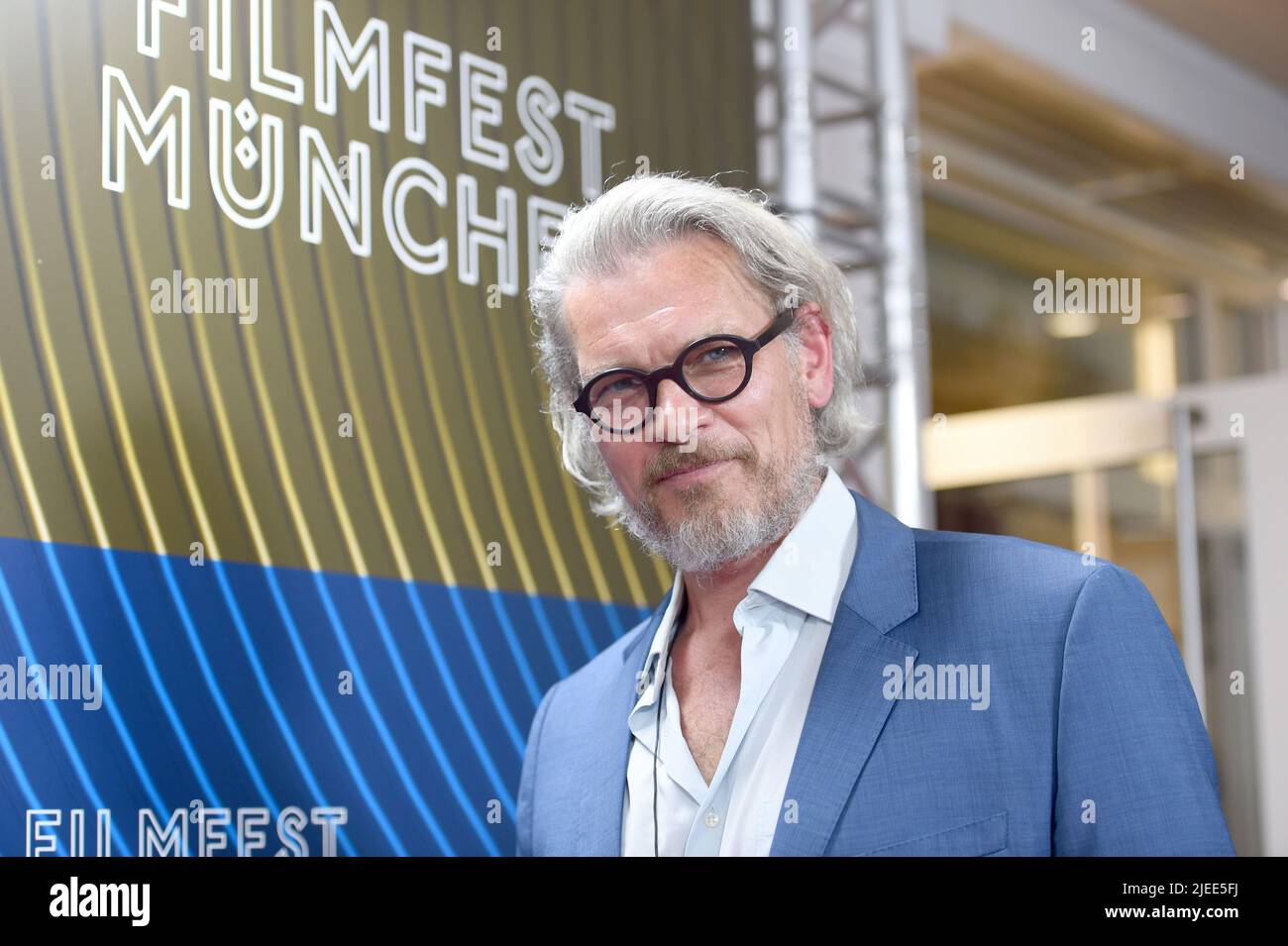M nchen Deutschland 26 Juni 2022 Schauspieler G tz Otto Kommt Im m-nchen-deutschland-26-juni-2022-schauspieler-g-tz-otto-kommt-im