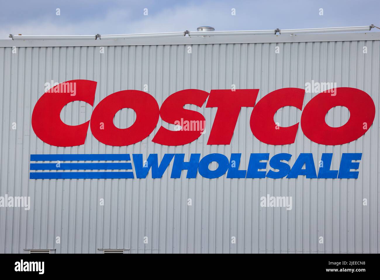 COSTCO Wholesale Store Banner, Schaufenster. American Kette von Einzelhandelsketten-Mitgliedschaft-only Big-Box-Shop bietet Massenware. HALIFAX, NOVA SCOTIA, KANADA Stockfoto