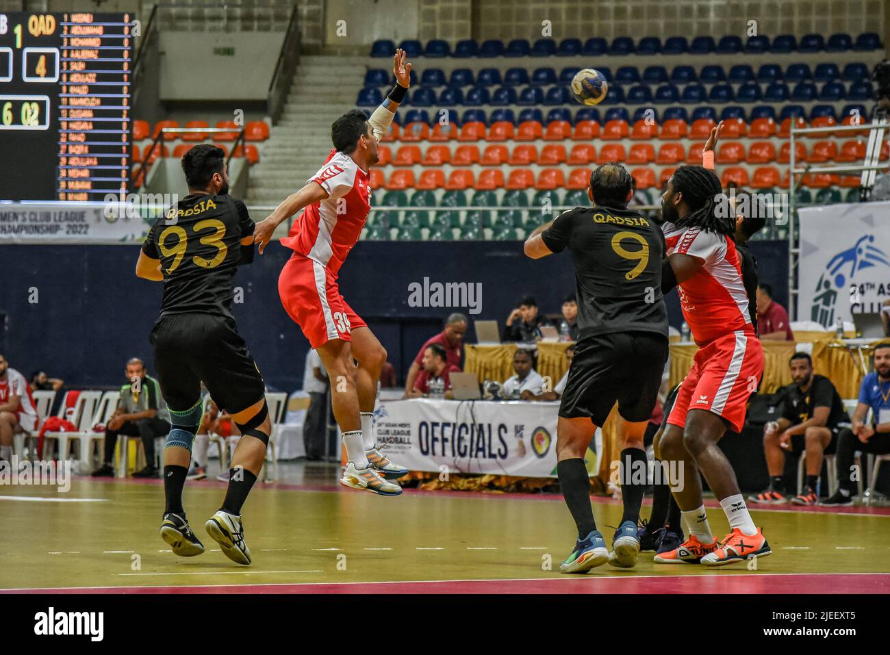 Hyderabad, Telangana, Indien. 26.. Juni 2022. Tag 5 von 24. Asian Men's Club League Handball Championship Group Eine Vorrunde toaday;s erstes Spiel zwischen Al Arabi von Katar und Al Qadsyia von Kuwait gespielt. (Bild: © Varun Kumar Mukhia/Pacific Press via ZUMA Press Wire) Stockfoto