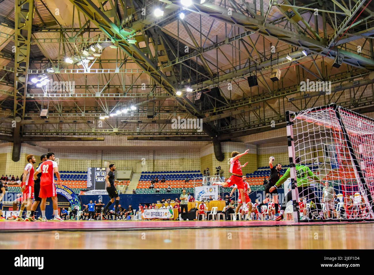 Hyderabad, Telangana, Indien. 26.. Juni 2022. Tag 5 von 24. Asian Men's Club League Handball Championship Group Eine Vorrunde toaday;s erstes Spiel zwischen Al Arabi von Katar und Al Qadsyia von Kuwait gespielt. (Bild: © Varun Kumar Mukhia/Pacific Press via ZUMA Press Wire) Stockfoto