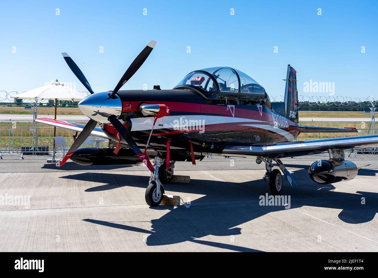 BERLIN, DEUTSCHLAND - 23. JUNI 2022: Einmotorige Turboprop-Maschine Beechcraft T-6C Texan II. Ausstellung ILA Berlin Air Show 2022 Stockfoto