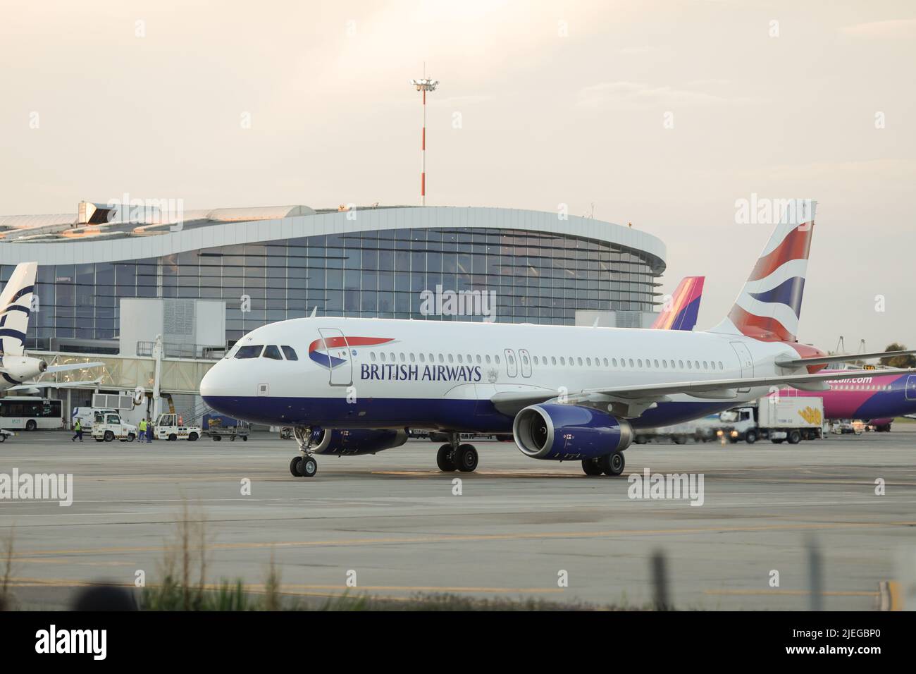 Otopeni, Rumänien - 26. Juni 2022: British Airways-Flugzeug auf dem Henri Coanda Airport. Stockfoto