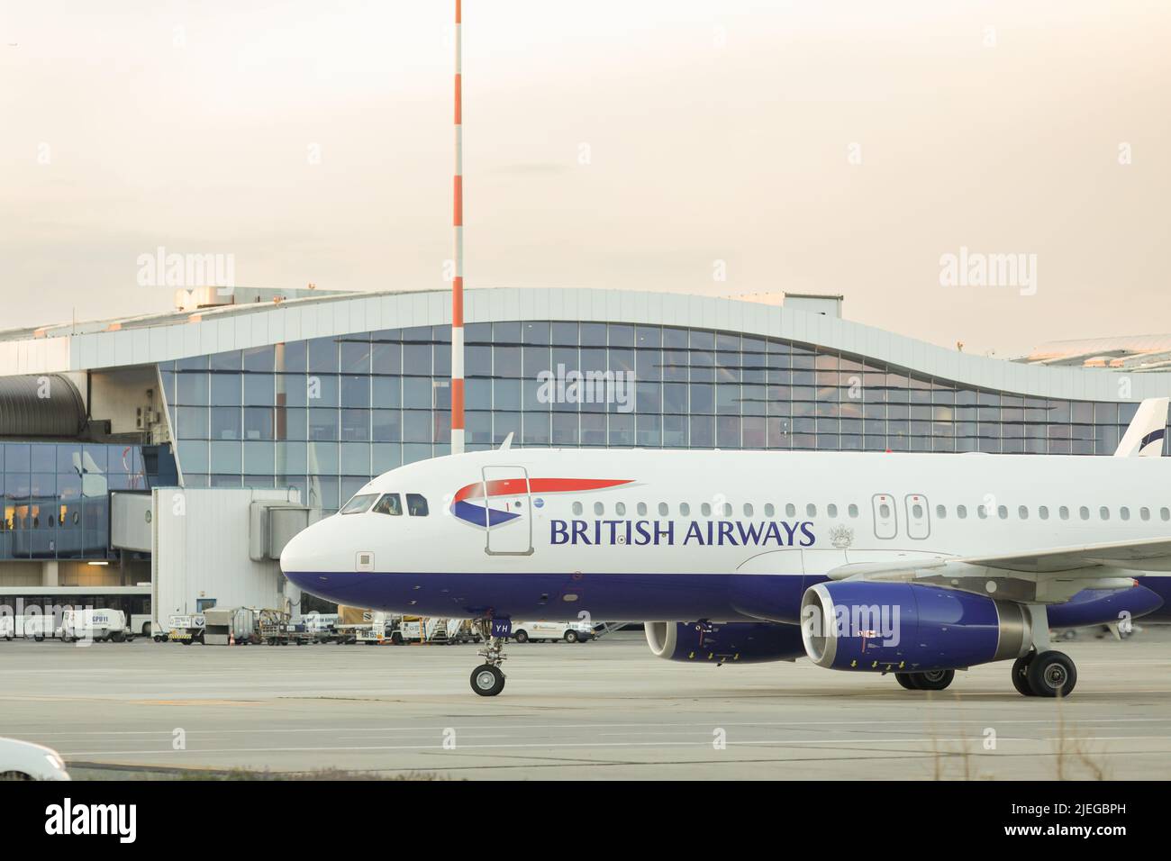 Otopeni, Rumänien - 26. Juni 2022: British Airways-Flugzeug auf dem Henri Coanda Airport. Stockfoto