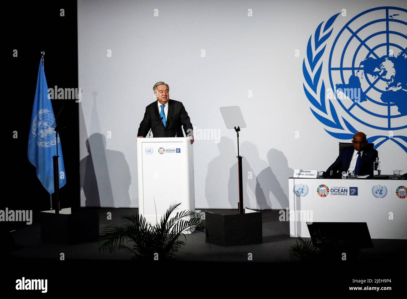 UN-Generalsekretär Antonio Guterres spricht während der Eröffnung der UN-Ozeankonferenz 2022 in Lissabon, Portugal, am 27. Juni 2022. REUTERS/Pedro Nunes Stockfoto