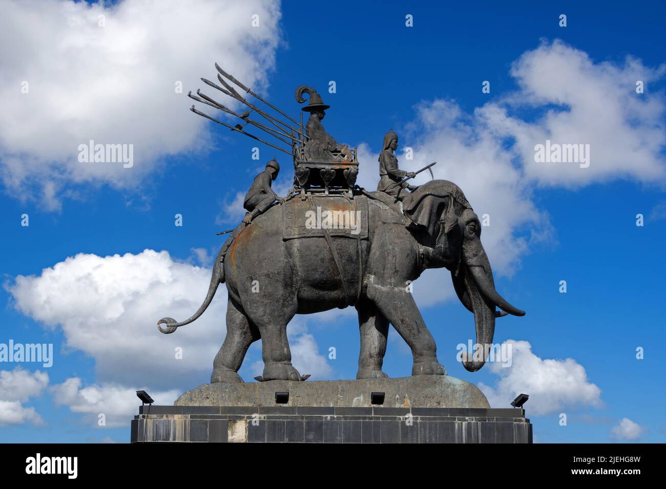 Bronze Denkmal, König Rama I. auf Elefant, Buriram, Thailand Stockfoto