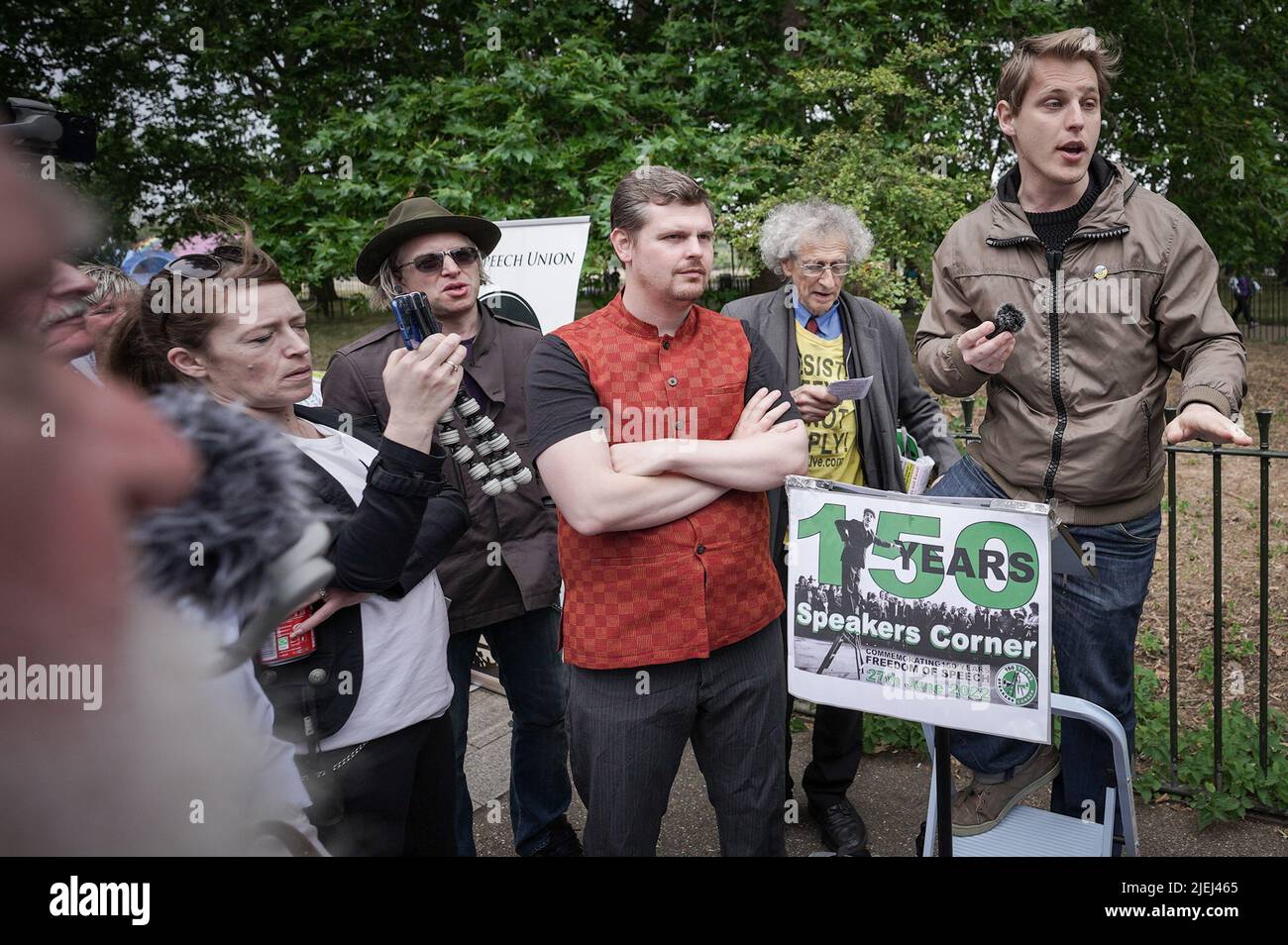 London, Großbritannien. 27.. Juni 2022. Pavel, ein ukrainischer nationaler und regelmäßiger Sprecher, besucht die Speakers Corner im Hyde Park, während die Ecke 150 Jahre Redefreiheit feiert. Der 1872 verabschiedete Park Regulation Act hat zum ersten Mal den rechtlichen Status der nordöstlichen Ecke des Hyde Parks für das Recht auf Versammlungsfreiheit und freie öffentliche Meinung festgelegt. Kredit: Guy Corbishley/Alamy Live Nachrichten Stockfoto