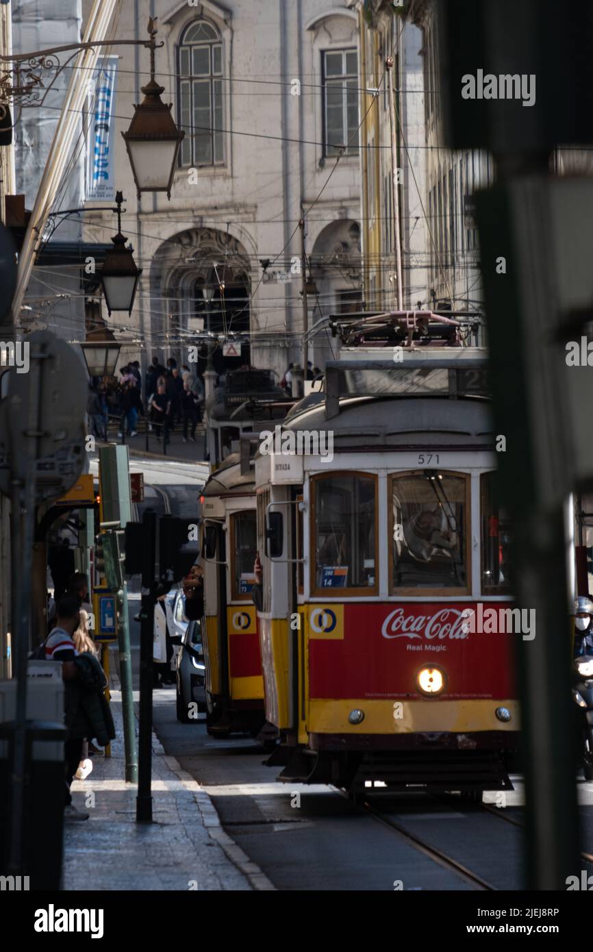 lissabon rote Straßenbahn Coca-Cola Stockfoto