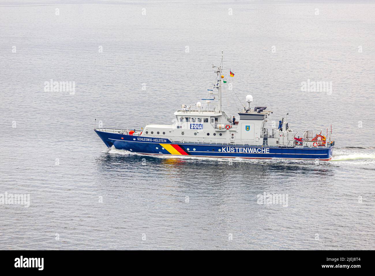 Kustenwache in der Kieler Förde, ein Schiff der deutschen Küstenwache, das sich Kiel, Schleswig-Holstein, nähert Stockfoto