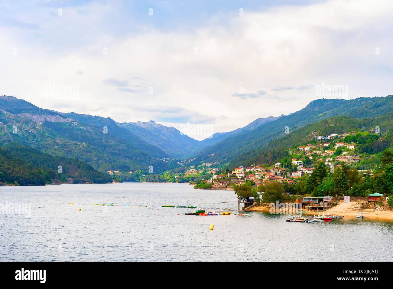 Wasserpark Geres Blick, Bergsee, Alqueirao, Portugal Stockfoto