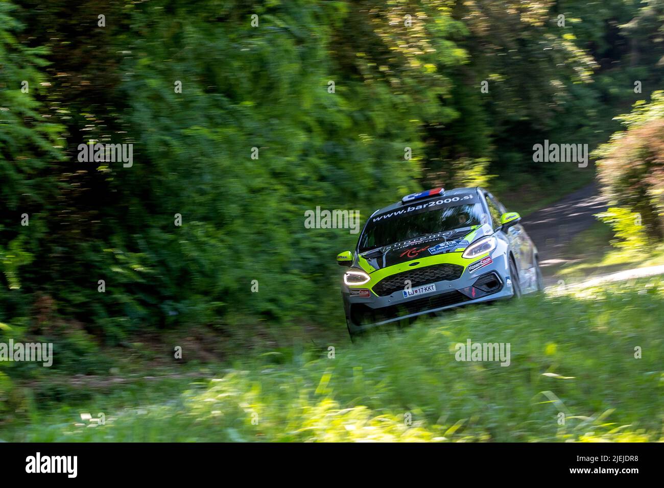 Jan Medved und Izidor Savelj aus Slowenien bei der Ford Fiesta Rally4 am letzten Tag des internationalen Wettbewerbs Zagreb Open INA Delta Rally, der vom Zagreb Auto Club 'Delta' in Okic, Kroatien, am 26. Juni 2022 organisiert wurde. Foto: Igor Kralj/PIXSELL Stockfoto