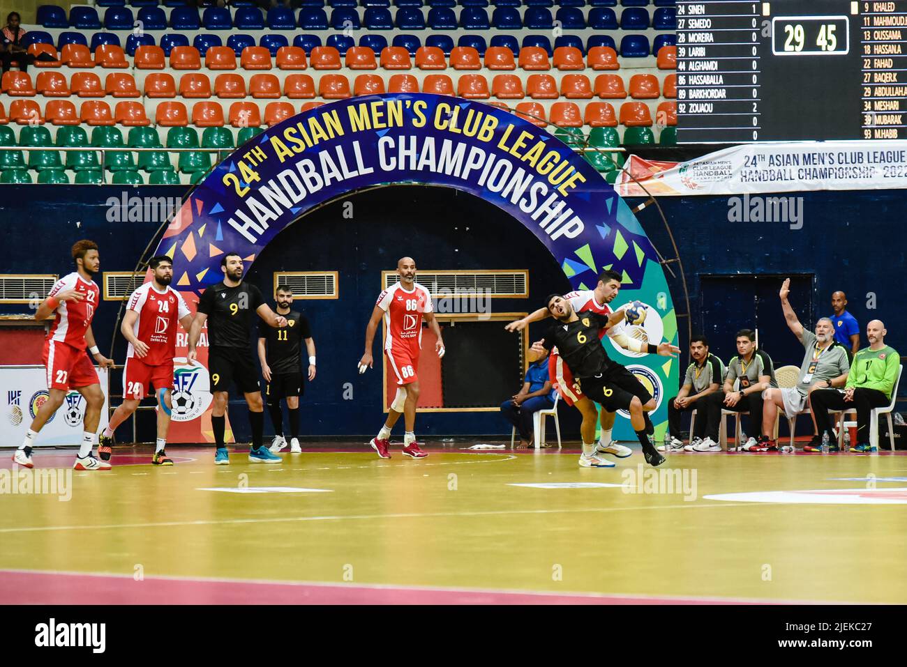 Hyderabad, Indien. 26.. Juni 2022. 24. Asian Men's Club League Handball Championship Day 5 Gruppe A, 2. Spiel des Tages zwischen T-Sports India gegen Al Noor aus Saudi-Arabien in Hyderabad, Indien, am 26. Juni 2022.Al Noor schlägt T-Sport um 40-33 Tor. (Foto: Varun Kumar Mukhia/Pacific Press/Sipa USA) Quelle: SIPA USA/Alamy Live News Stockfoto