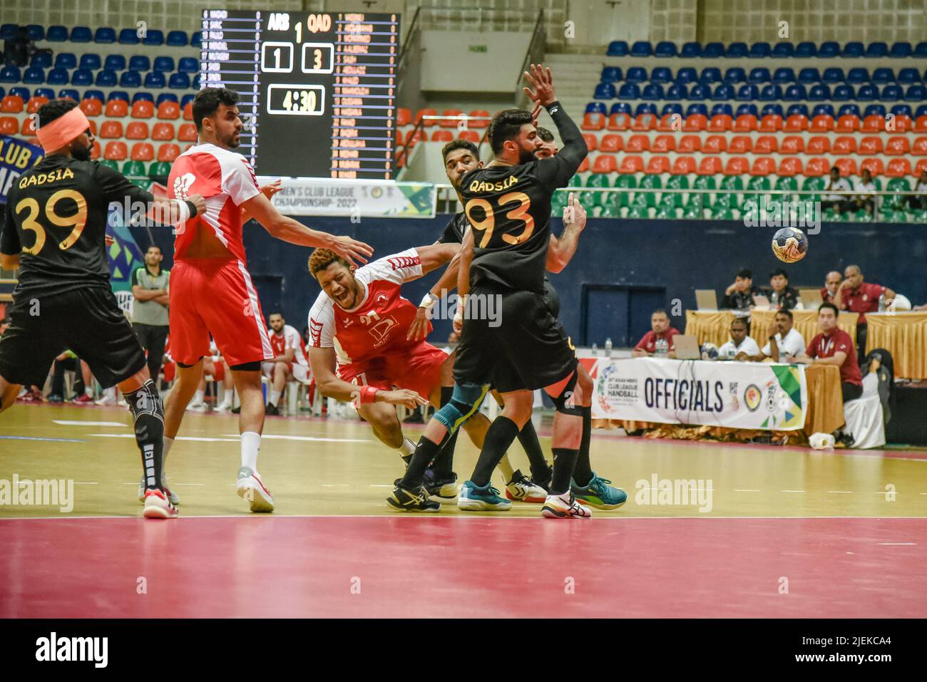 Hyderabad, Indien. 26.. Juni 2022. 24. Asian Men's Club League Handball Championship Day 5 Gruppe A, 2. Spiel des Tages zwischen T-Sports India gegen Al Noor aus Saudi-Arabien in Hyderabad, Indien, am 26. Juni 2022.Al Noor schlägt T-Sport um 40-33 Tor. (Foto: Varun Kumar Mukhia/Pacific Press/Sipa USA) Quelle: SIPA USA/Alamy Live News Stockfoto