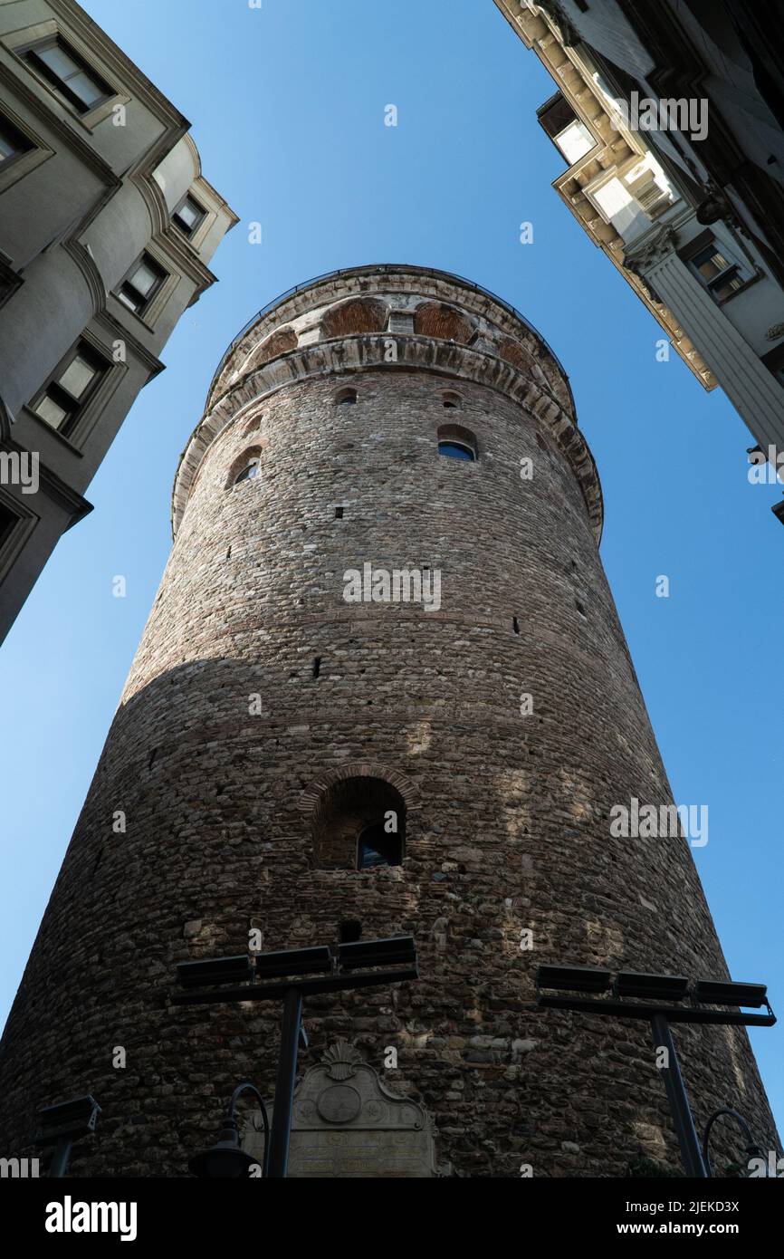 Galataturm in Istanbul, Türkei. Reise in die türkei. Touristische Orte in der Türkei. Stockfoto