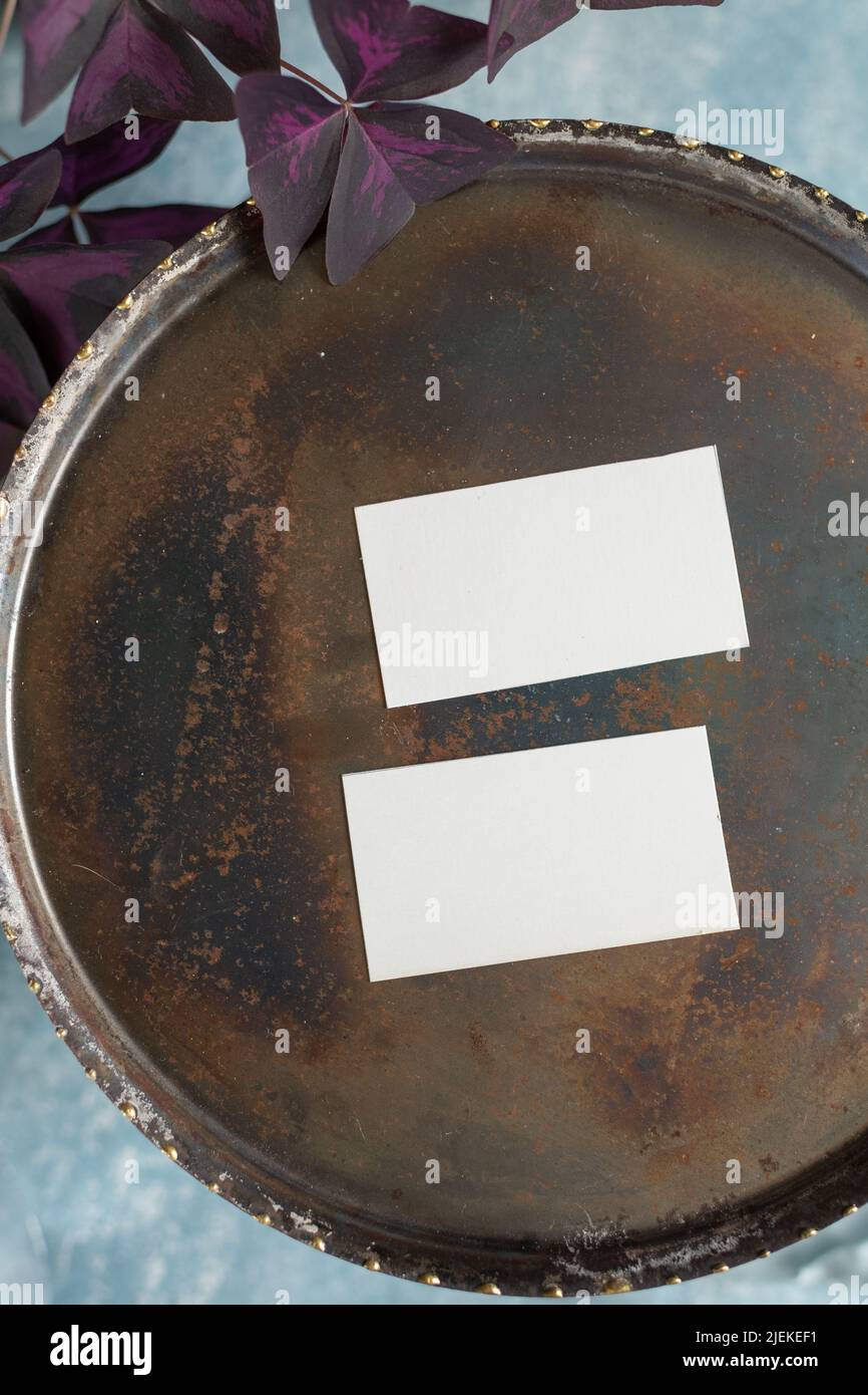 Weiße Karte, Kreditkarte, Visitenkarte Mockup für Business Stockfoto