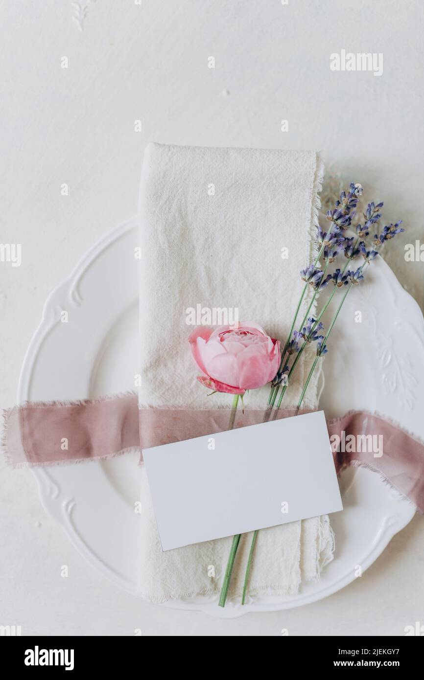 Weiße Karte, Kreditkarte, Visitenkarte Mockup für Business Stockfoto