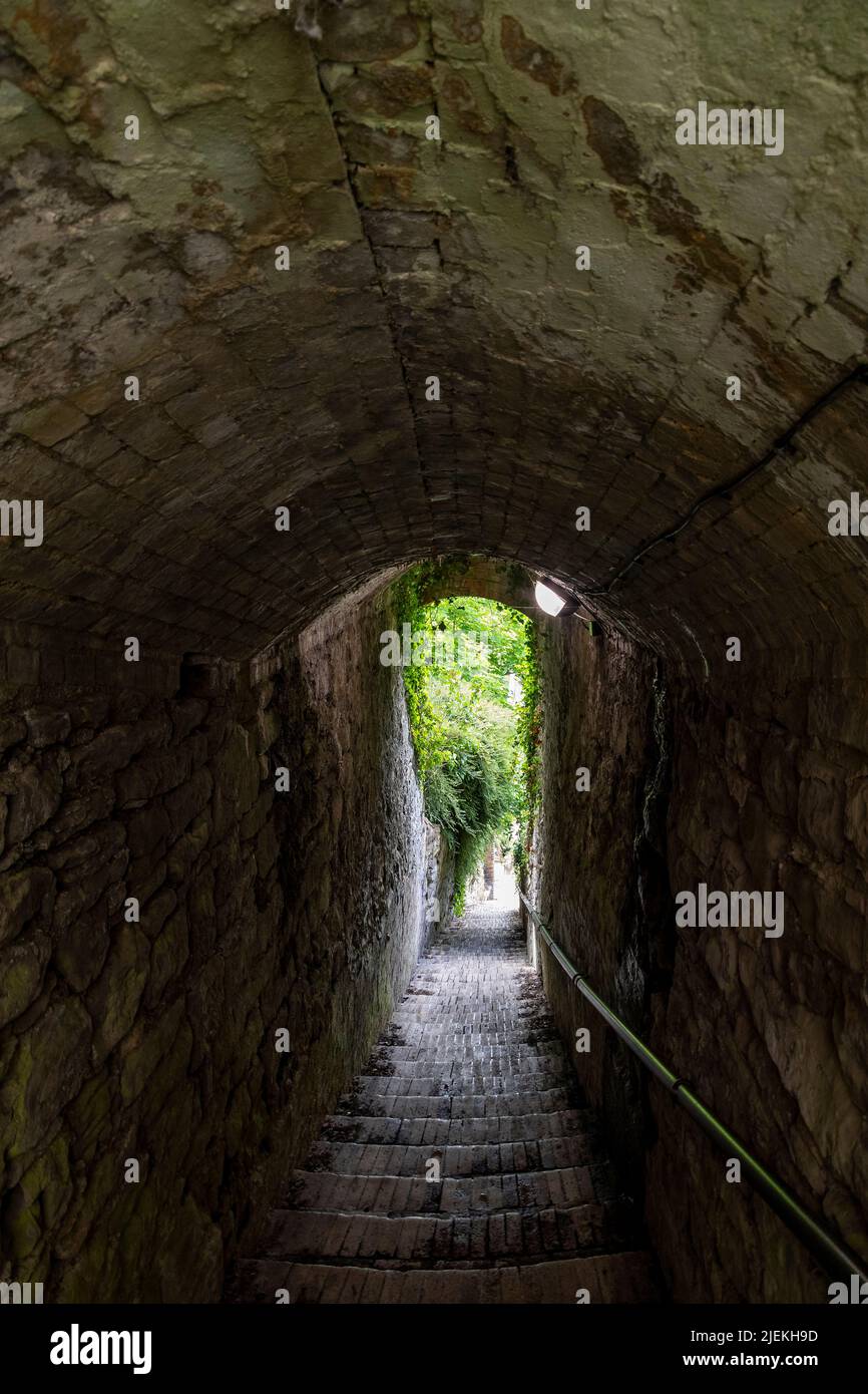 110 Ziegelsteintreppen von St. Luke's Church, Ironbridge, Telford, Shropshire, England, VEREINIGTES KÖNIGREICH Stockfoto