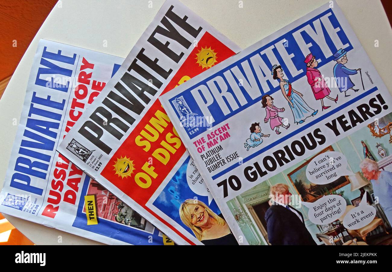 Drei Exemplare des Private Eye Magazins, England, Großbritannien Stockfoto