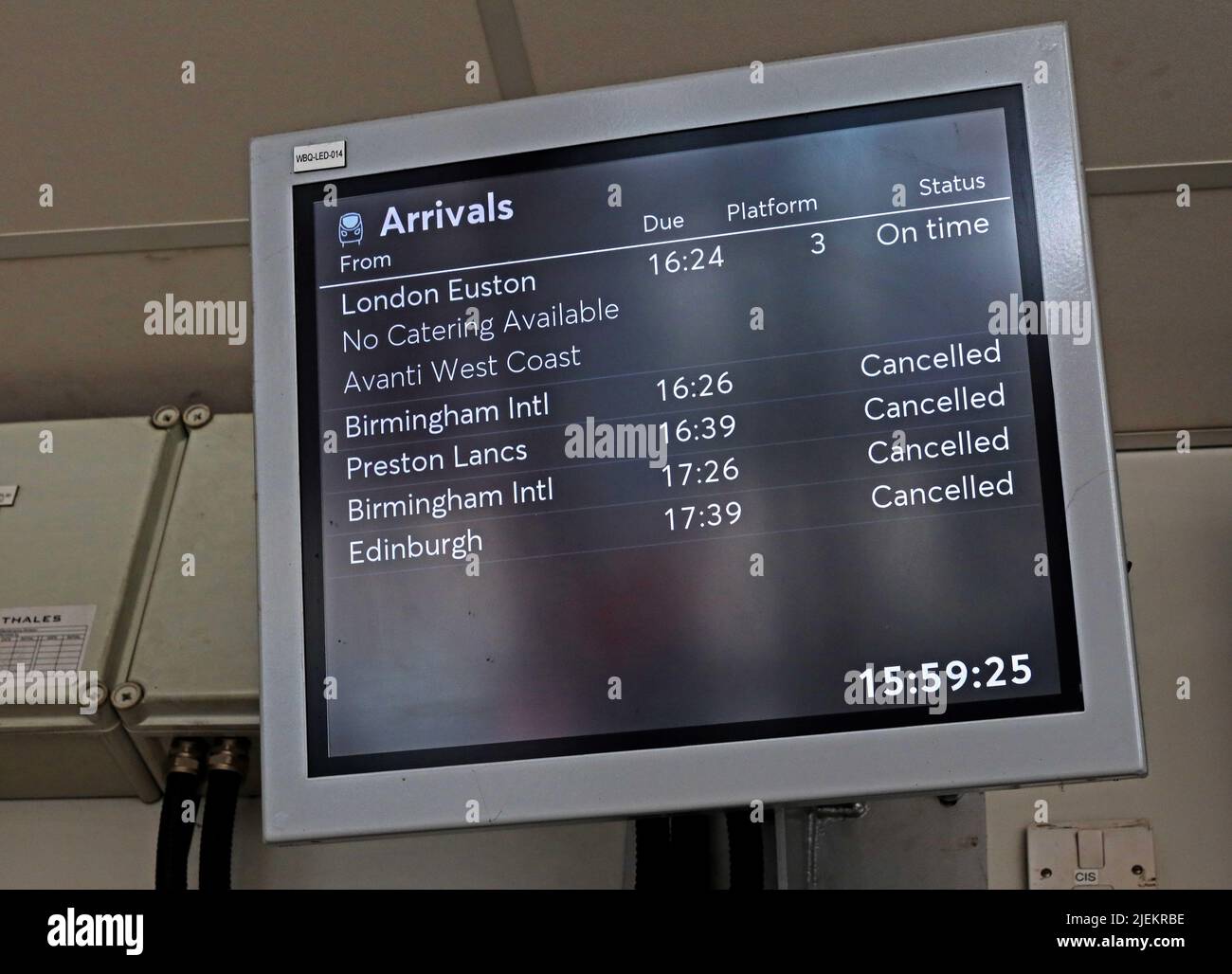 Stornierungen für Ankünfte und Abflüge während des RMT-Gewerkschaftsstreiks, Bahnhof Warrington Bank Quay, Warrington, Keshire, Großbritannien, WA1 1LW Stockfoto