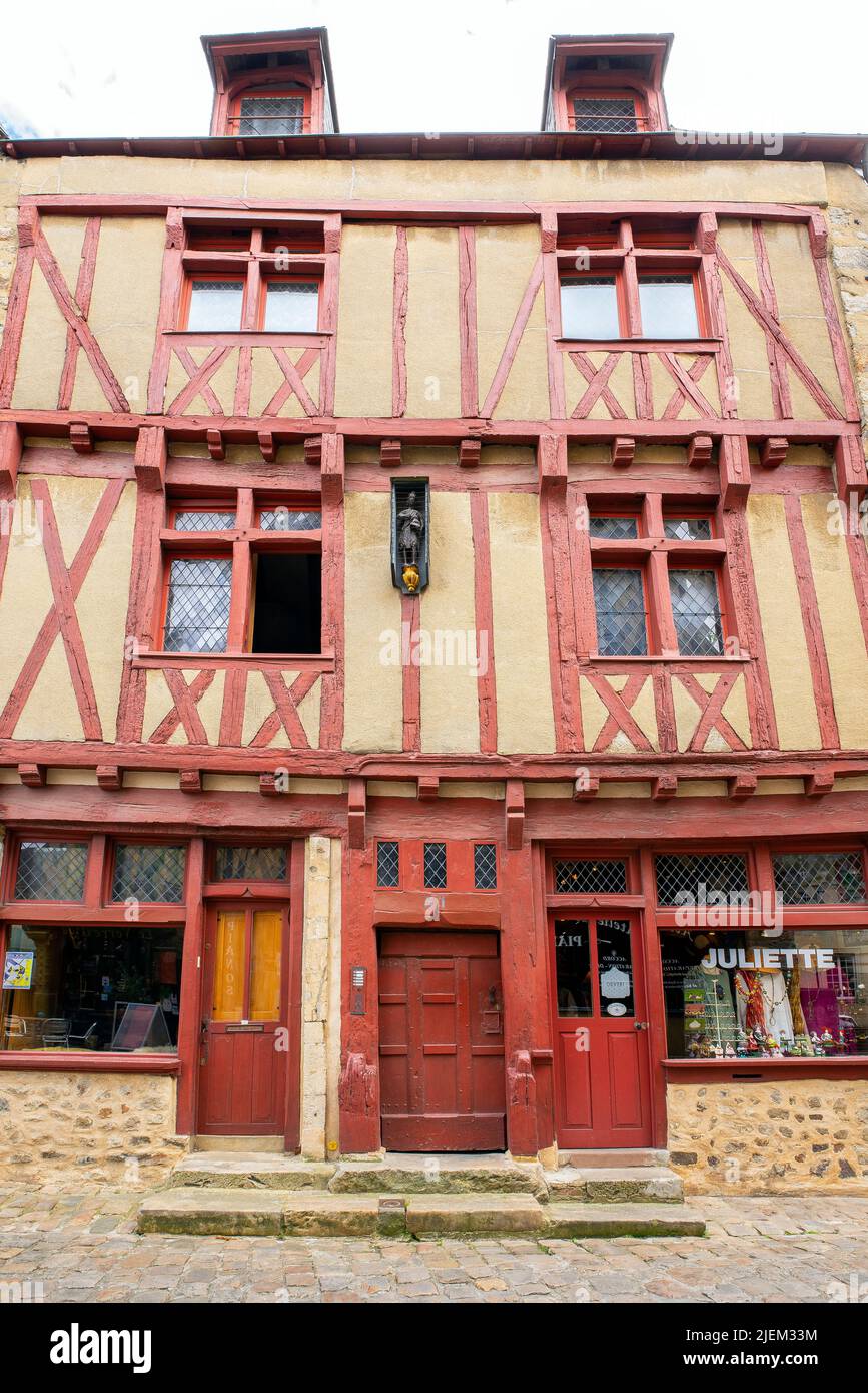 Traditionelle Fachwerkhäuser entlang der Grande Rue in Cite Plantagenet, Le Mans. Pays de la Loire, Frankreich. Stockfoto