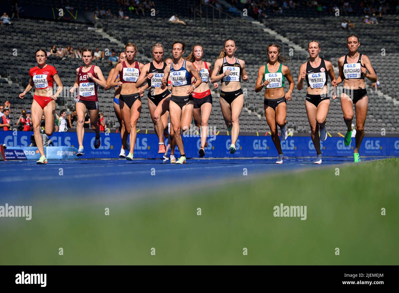 Berlin, Deutschland. 26.. Juni 2022. Funktion, Gruppe, Feld, Läufer, Aktion, Darunter mit der Siegerin Hanna KLEIN (LAV Stadtwerke Tübingen/ 1.. Platz) Finale 1500m Frauen auf 26.06.2022 Deutsche Leichtathletik-Meisterschaften 2022, ab 25,06. - 06/26/2022 in Berlin. ÃÂ Credit: dpa/Alamy Live News Stockfoto