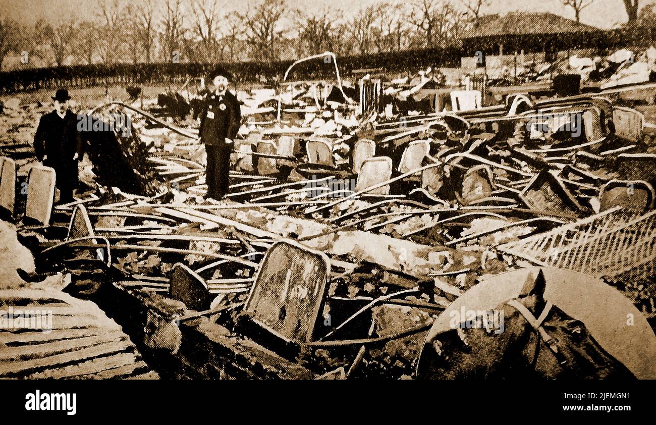 Eine Szene nach dem Brand der Colney Hatch Lunatic Asylum am 27.. Januar 1903. Insgesamt starben 52 Patientinnen im Jüdischen Flügel bei dem schlimmsten Friedensfeuer in der Geschichte Londons. Das in New Southgate gelegene Asyl, auch bekannt als Middlesex County Asylum, beherbergte viele Insassen in Holz- und Wellpappenabteilungen (damals als aus Kiefern und Teerpapier gebaut aufgeführt). Nach dem Brand wurde das Asyl in Frern Hospital umbenannt und wird seit den 1990er Jahren unter dem Namen Princess Park Manor für Luxuswohnungen genutzt. Für die Opfer des Feuers wurde nie ein Denkmal errichtet. Stockfoto