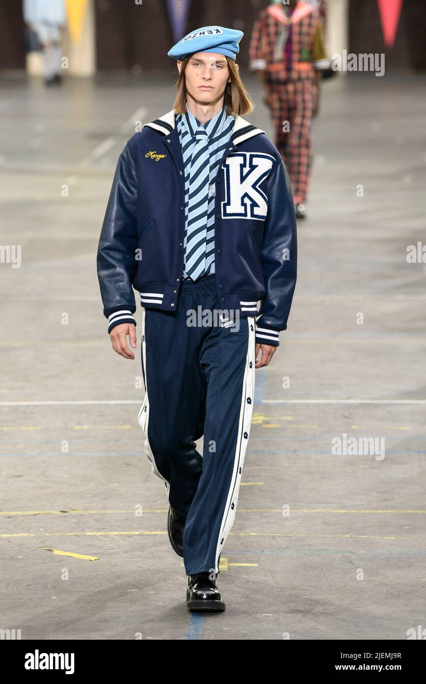 Paris, Frankreich. 26.. Juni 2022. KENZO SS23 Runway während der Paris Fashion Week Menswear am 2022. Juni - Paris, Frankreich. 26/06/2022 Credit: dpa/Alamy Live News Stockfoto