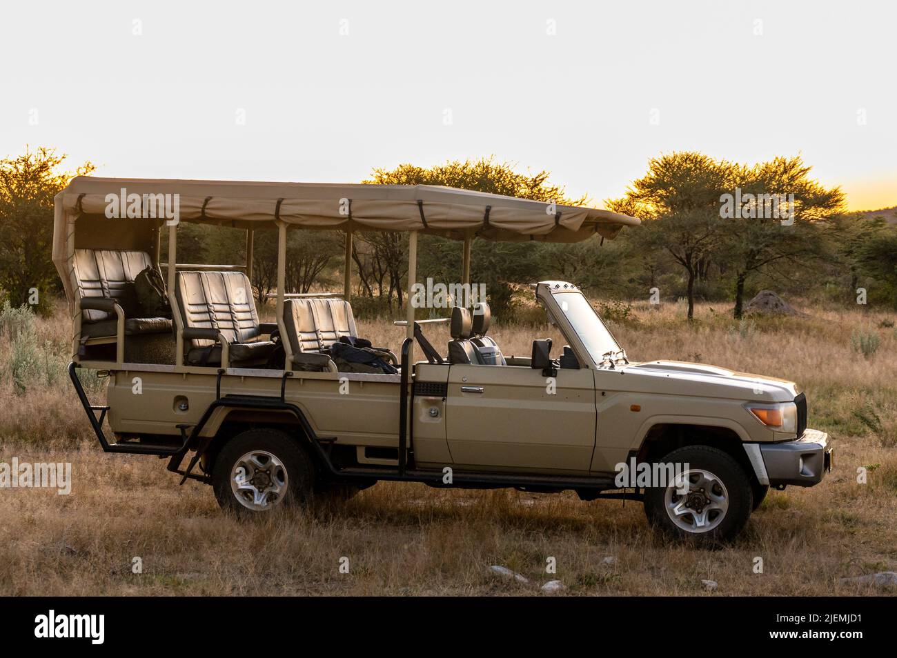 Safari Auto in Sonnenuntergang in Namibia Afrika Stockfoto