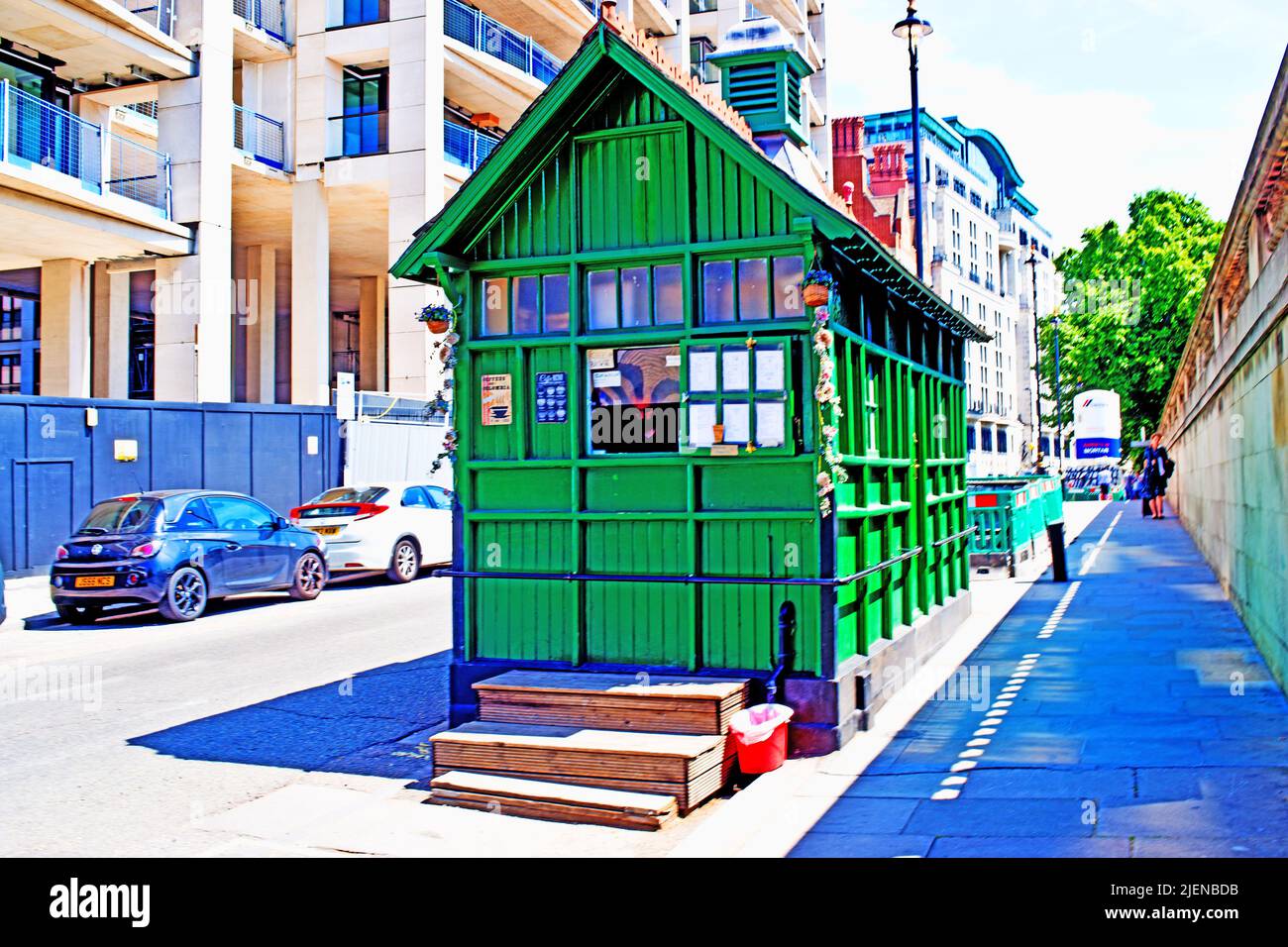 Restauriertes Victorian Horse Cab Drivers Shelter, Emabankment, London, England Stockfoto