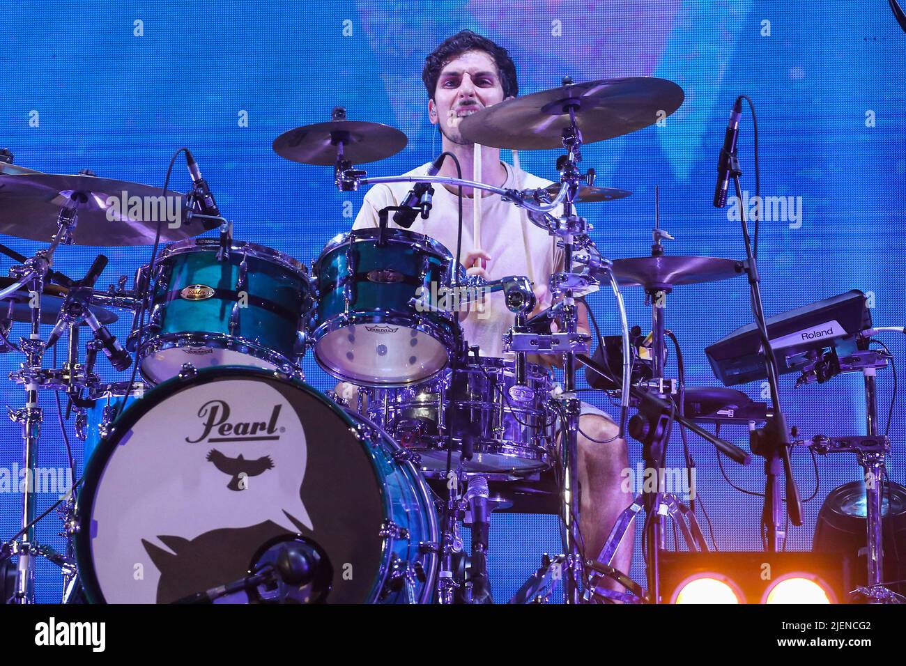 TURIN, ITALIEN - 27. JUNI 2022. Matteo Locati von Pinguini Tattici Nucleari tritt am 27. Juni 2022 im Pala Alpitour in Turin, Italien, live auf. Kredit: Massimiliano Ferraro/Medialys Images/Alamy Live Nachrichten Stockfoto