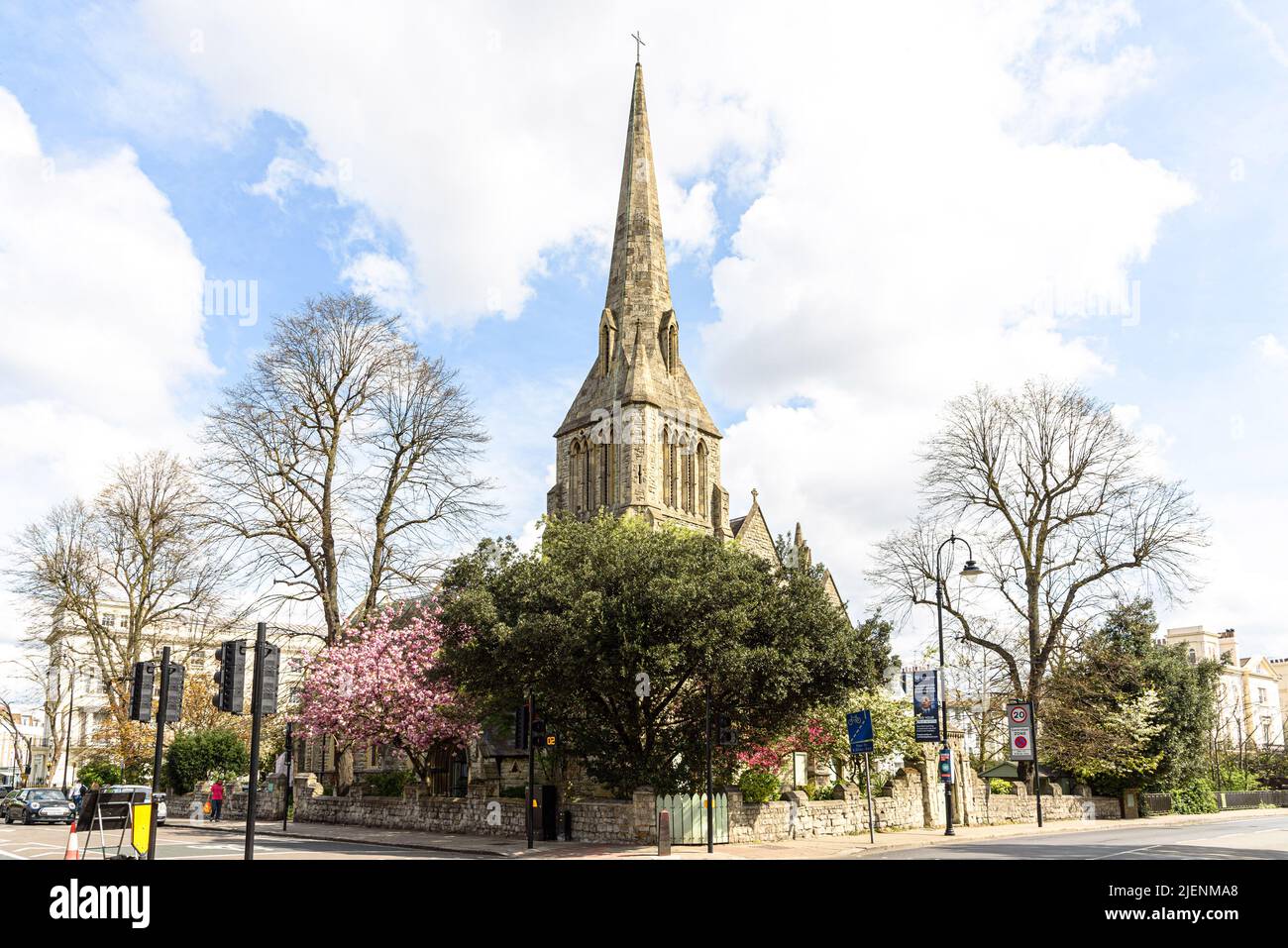 St. Mark's Church am Regent's Park in London mit Kirschblüten im Frühling Stockfoto