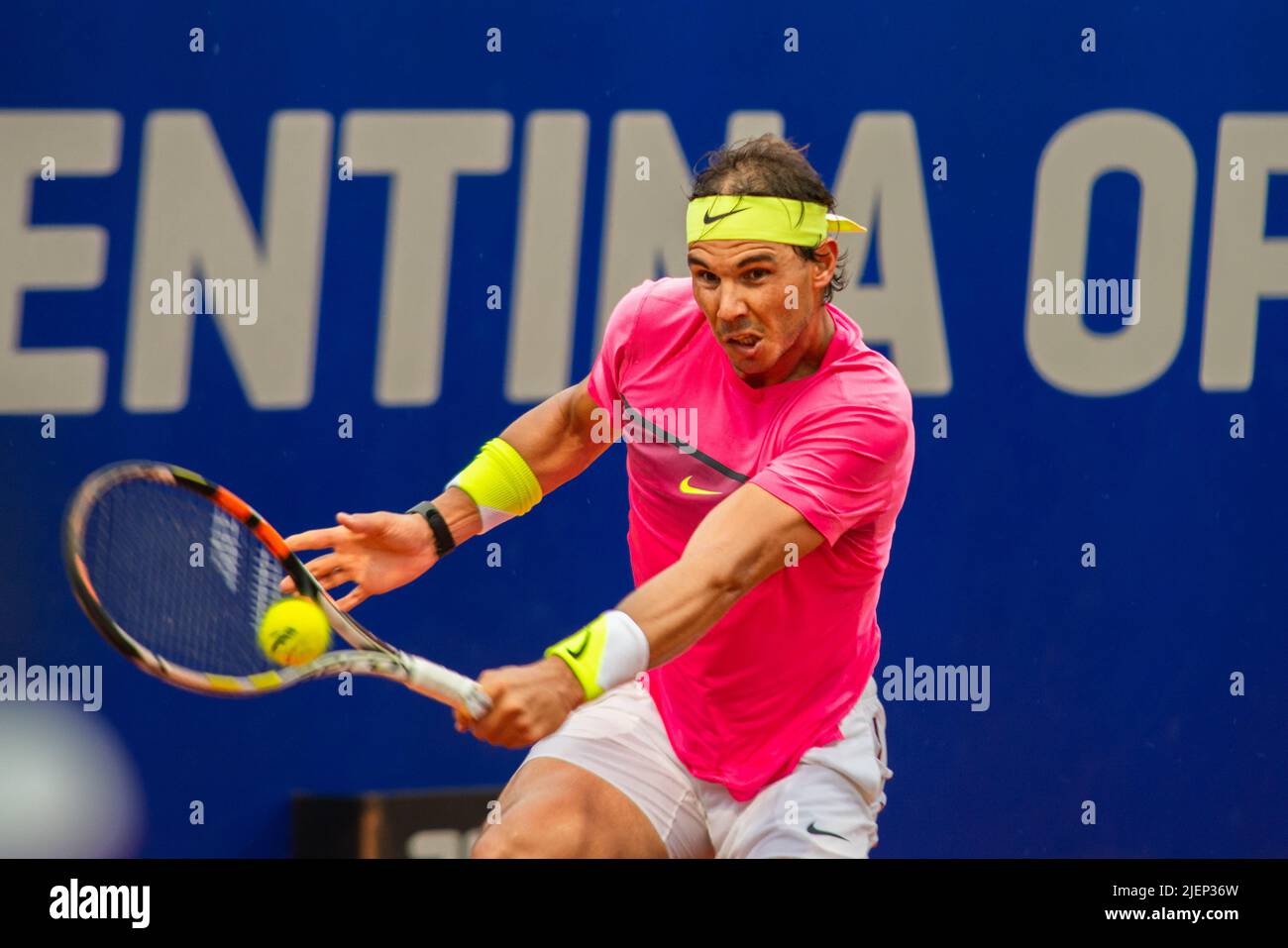 Rafa Nadal spielt auf Lehm. Stockfoto