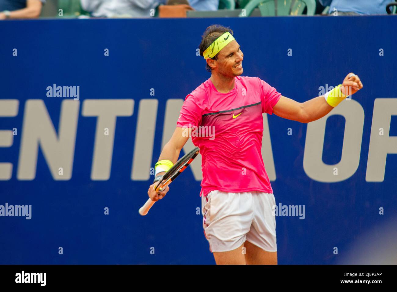 Rafael Nadal feiert einen neuen ATP-Titel 250. Stockfoto