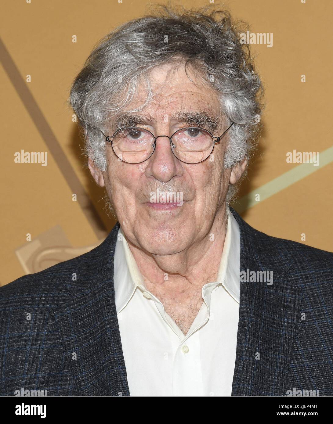 Los Angeles, USA. 27.. Juni 2022. Elliott Gould kommt zu den EINZIGEN MORDEN IN DER BAUSAISON 2 in Los Angeles, die am Montag, dem 27. Juni 2022, im DGA Theatre in Los Angeles, CA, Premiere stattfand. (Foto: Sthanlee B. Mirador/Sipa USA) Quelle: SIPA USA/Alamy Live News Stockfoto
