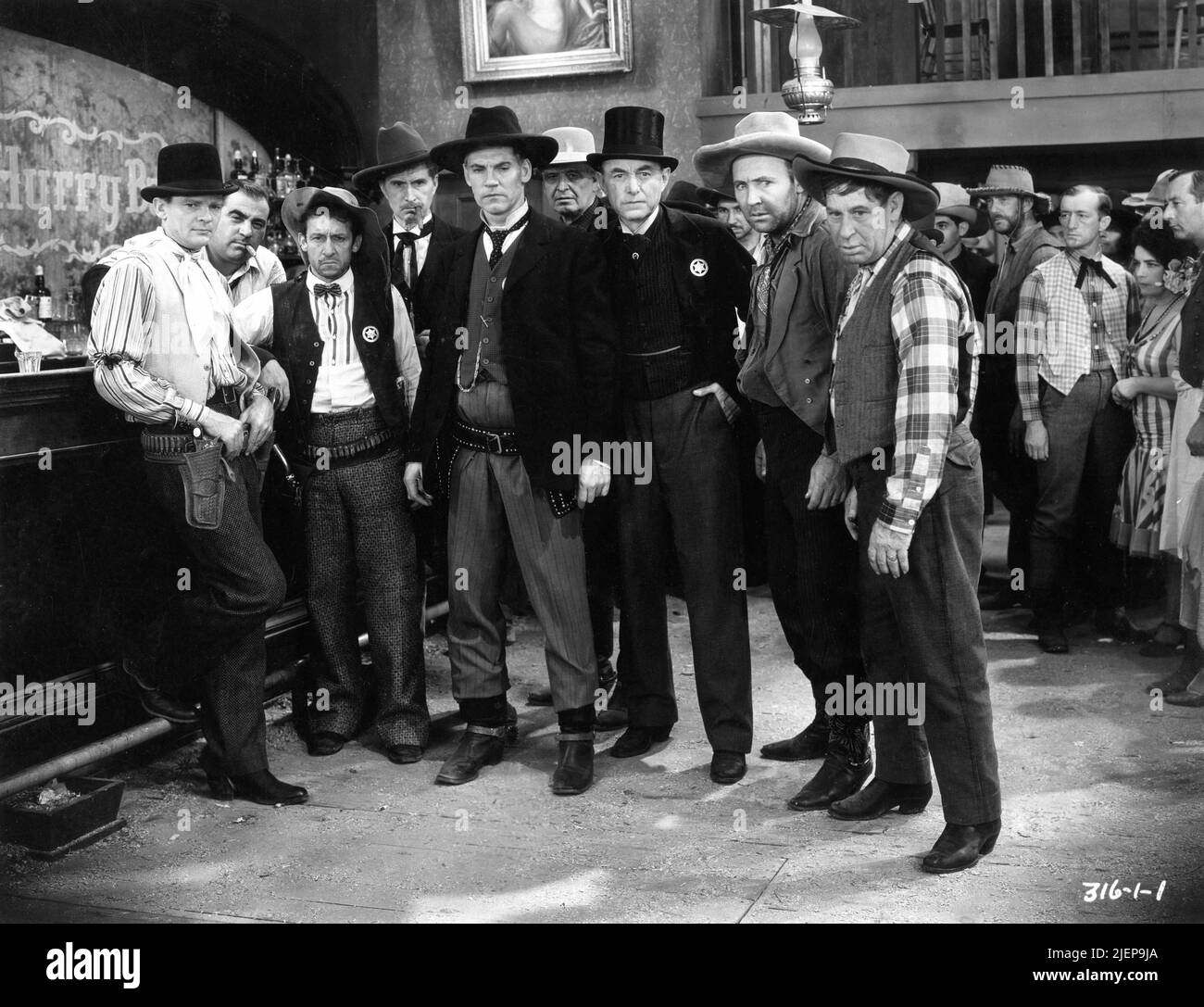 RUSSELL HOPTON RAYMOND HATTON RUSSELL SIMPSON WALTER HUSTON und HARRY CAREY in LAW AND ORDER 1932 Regisseur EDWARD L. CAHN Roman Saint Johnson von W.R. Burnett-Adaption John Huston Drehbuch Tom Reed Universal Pictures Stockfoto