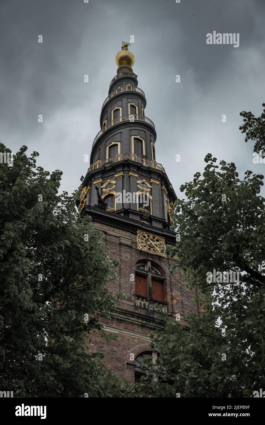 Die Nikolaikirche steht im Turm von Kopenhagen Stockfoto