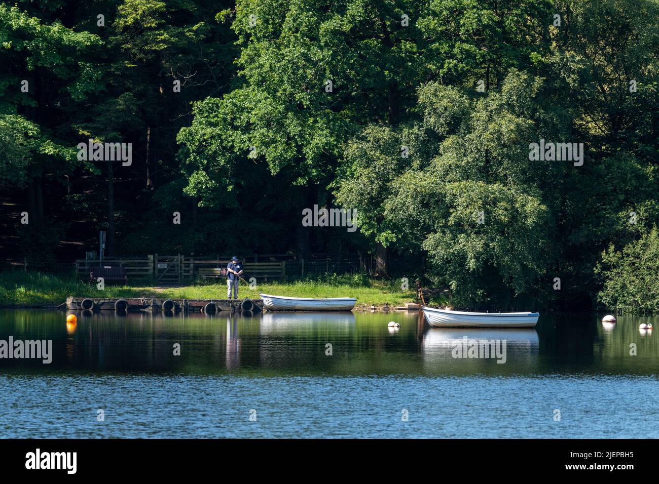 Sportangeln auf dem Upper Roddlesworth Reservoir Stockfoto