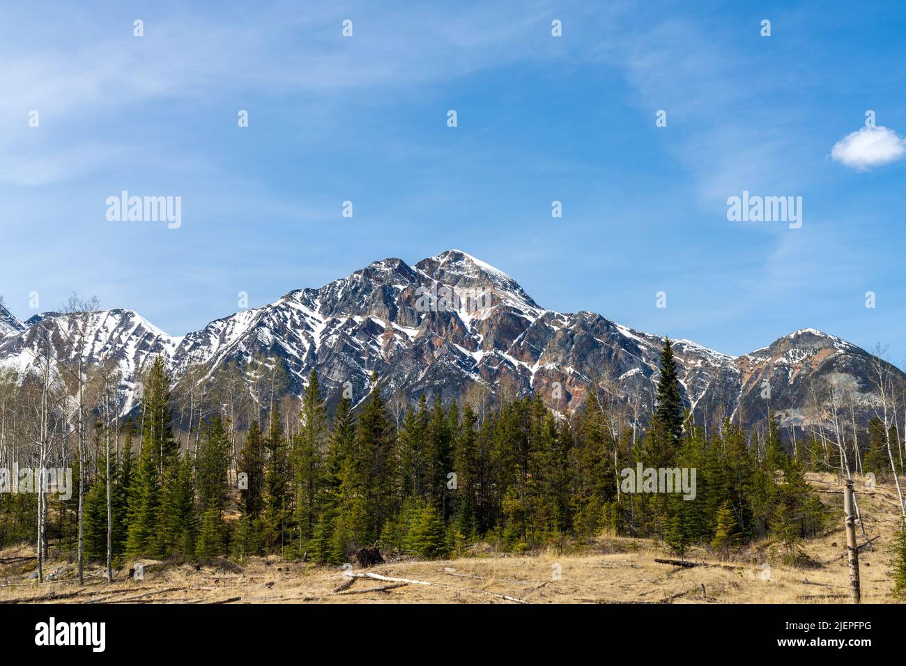 Pyramid Mountain. Landschaft des Jasper National Parks. Canadian Rockies Natur Landschaft Hintergrund. Alberta, Kanada. Stockfoto