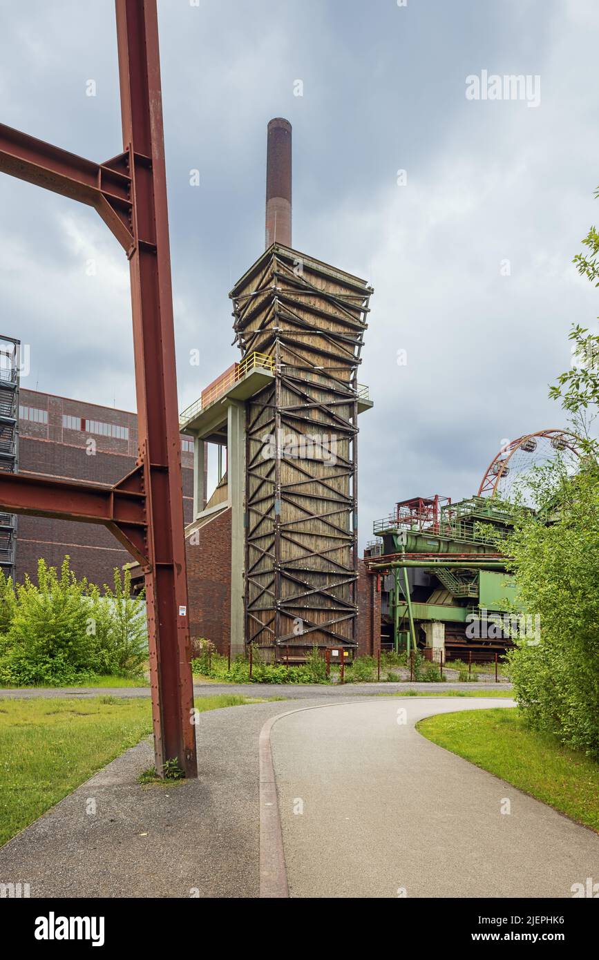 Editorial: ESSEN, NORDRHEIN-WESTFALEN, DEUTSCHLAND, 21. MAI 2022 - der Koks-Abschreckturm im Zollverein ein wichtiges Beispiel für eine europäische Prima Stockfoto