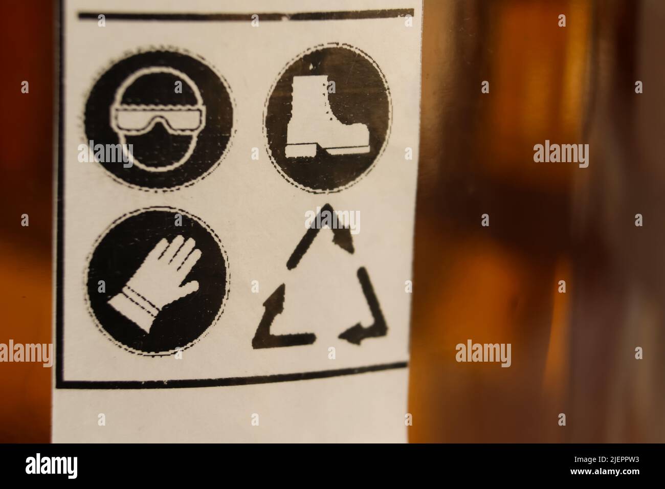 Sicherheitssymbol für die Verwendung von Chemikalien, Etikett auf der Chemikalienflasche Stockfoto