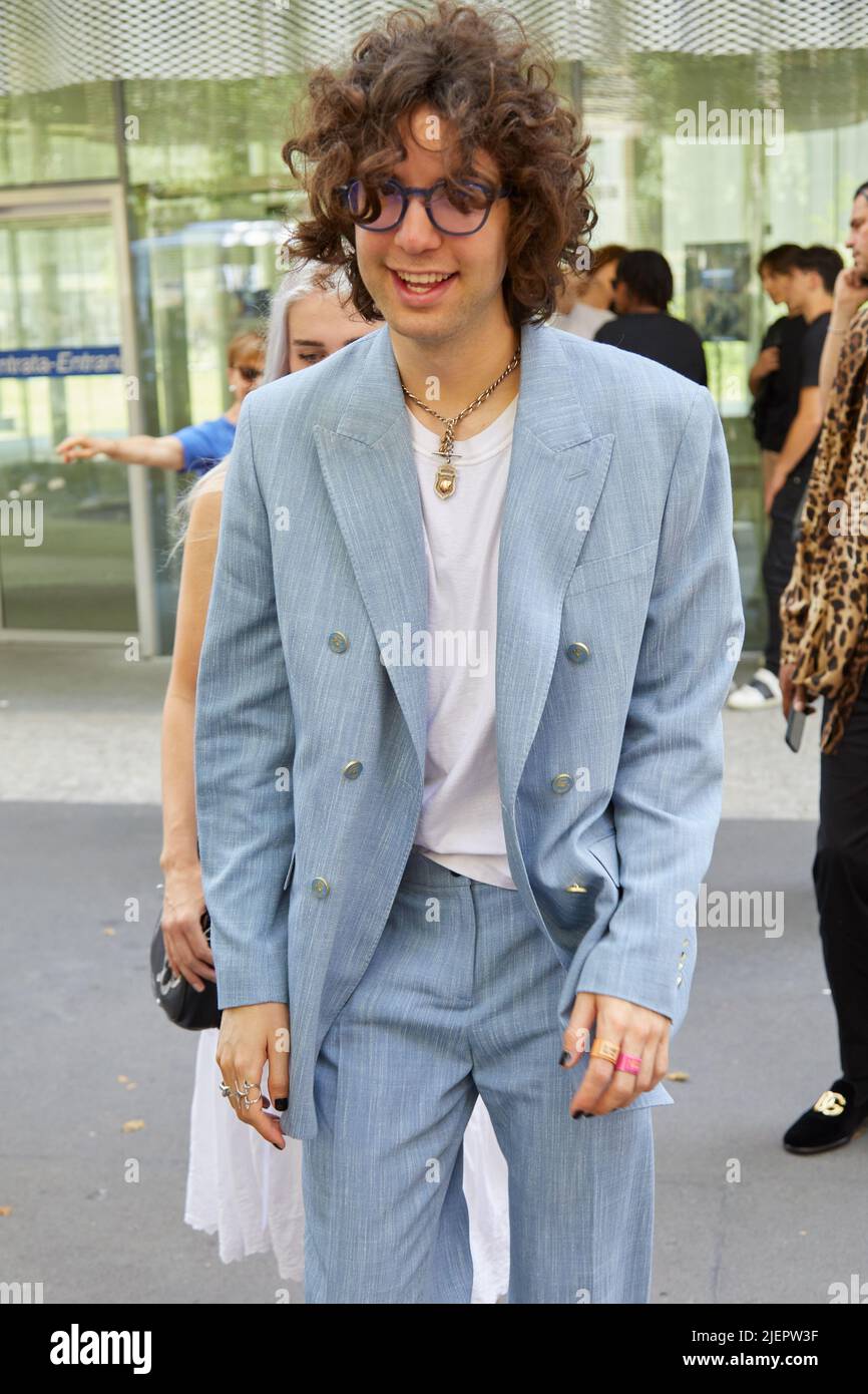 MAILAND, ITALIEN - 19. JUNI 2022: Lucas Jagger nach der Etro Fashion Show, Mailand Fashion Week Street Style Stockfoto