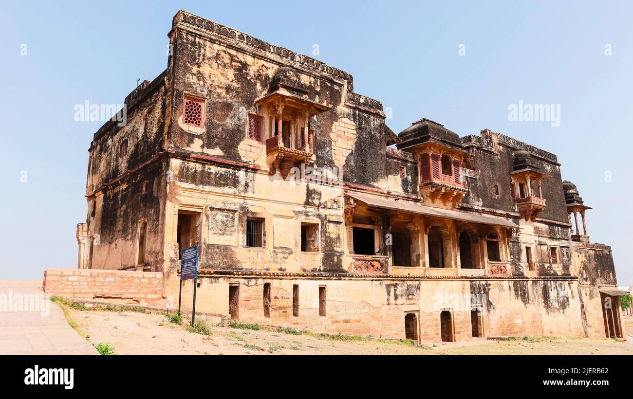 Kirti Mandir, oder Karan Mandir, erbaut zwischen 1454 und 1479 vom zweiten König der Tomar-Dynastie, Kirti Singh. Es liegt gegenüber dem Dhonda Gate. Gwalior Stockfoto