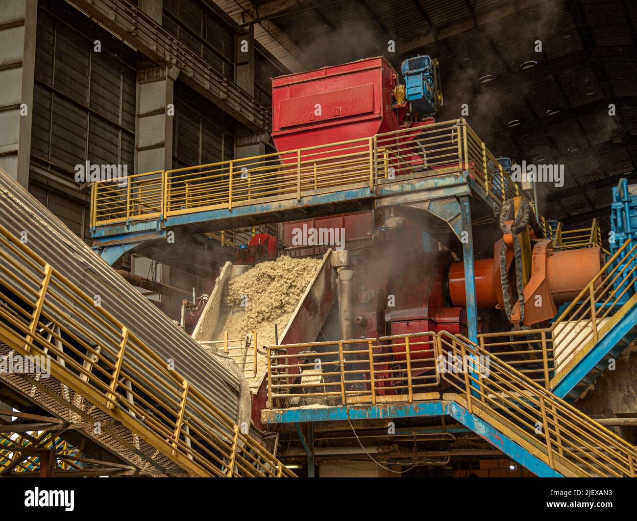 Verarbeitung von Zuckerrohr in der Mühle Stockfoto