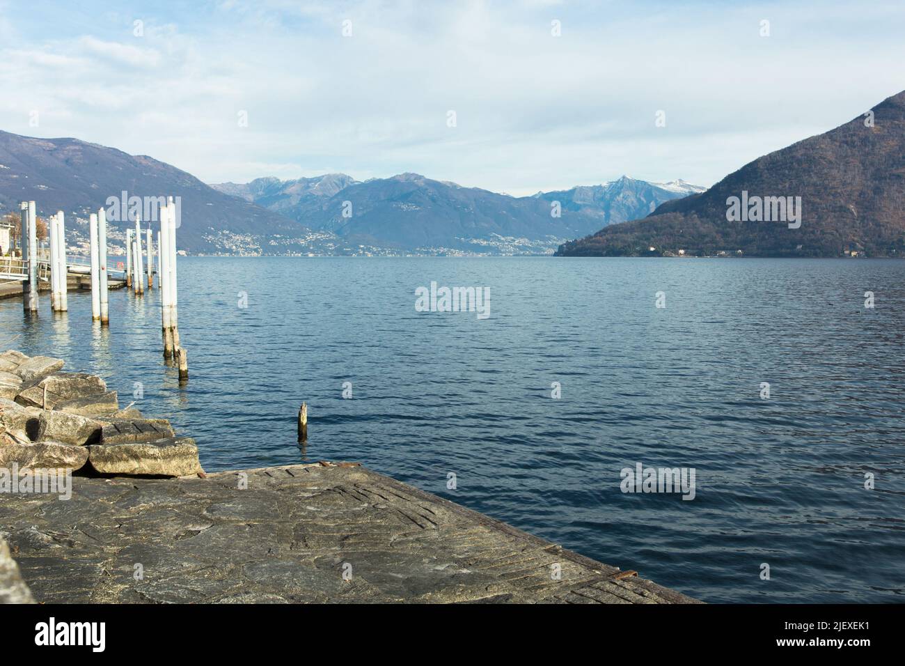 Bergsee maggiore im Winternachmittag. Cannobio. Piamonte. Italien Stockfoto