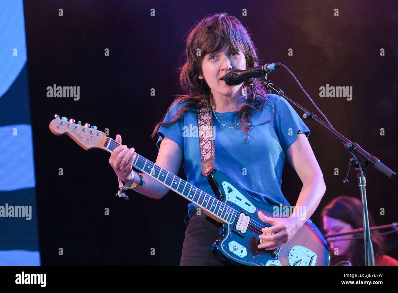 Pilton, Großbritannien. 26.. Juni 2022. Die australische Sängerin, Songwriterin und Gitarristin Courtney Melba Barnett tritt beim Glastonbury Festival live auf der Park Stage auf. Kredit: SOPA Images Limited/Alamy Live Nachrichten Stockfoto