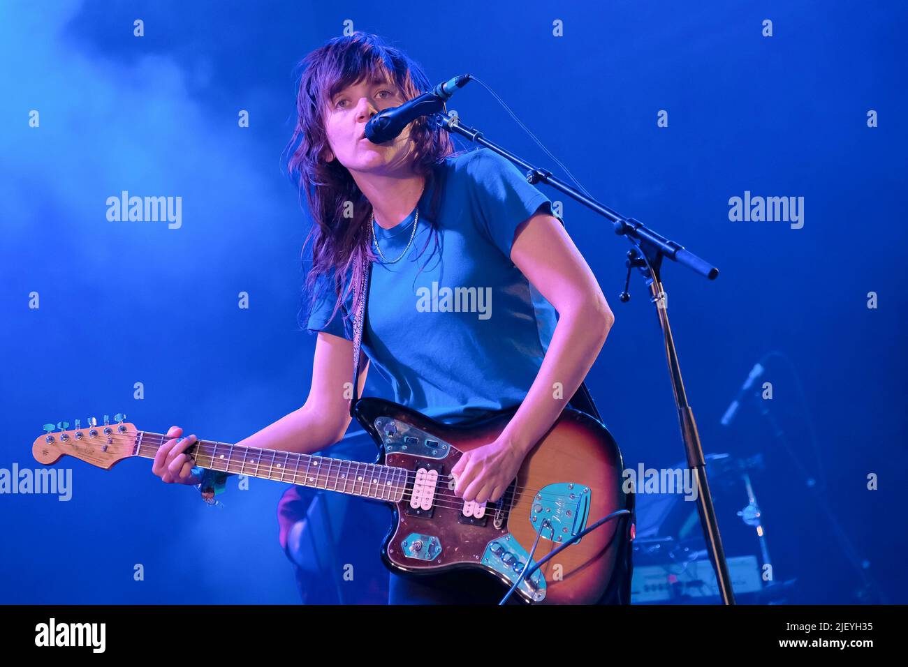 Pilton, Großbritannien. 26.. Juni 2022. Die australische Sängerin, Songwriterin und Gitarristin Courtney Melba Barnett tritt beim Glastonbury Festival live auf der Park Stage auf. (Foto von Dawn Fletcher-Park/SOPA Images/Sipa USA) Quelle: SIPA USA/Alamy Live News Stockfoto